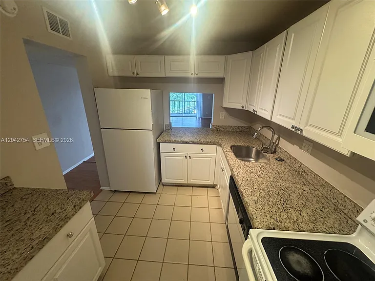 7910 Colony Cir N #304 — Photo 6