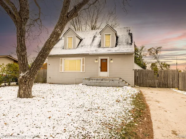 8056 Dawn Dr, Sterling Heights, MI 48314