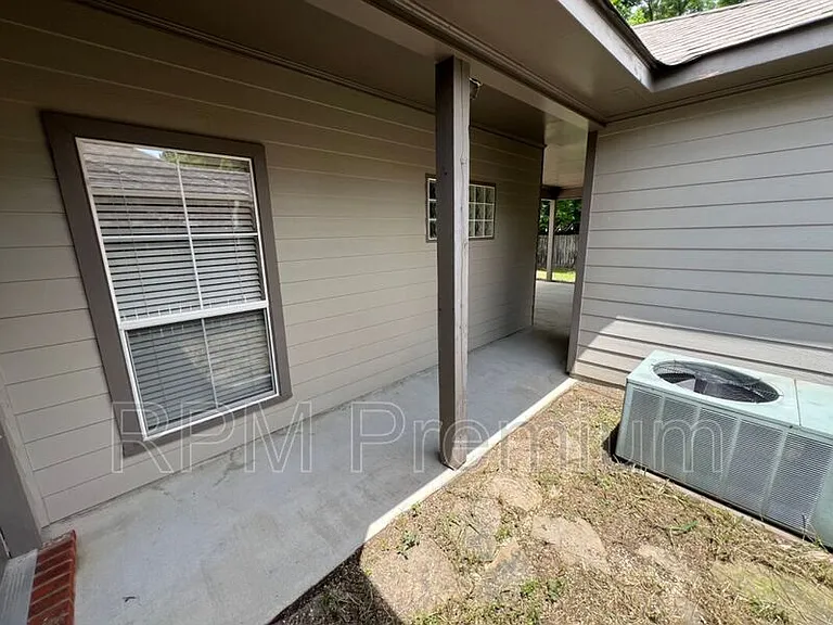 5557 Arialo Dr — Photo 38