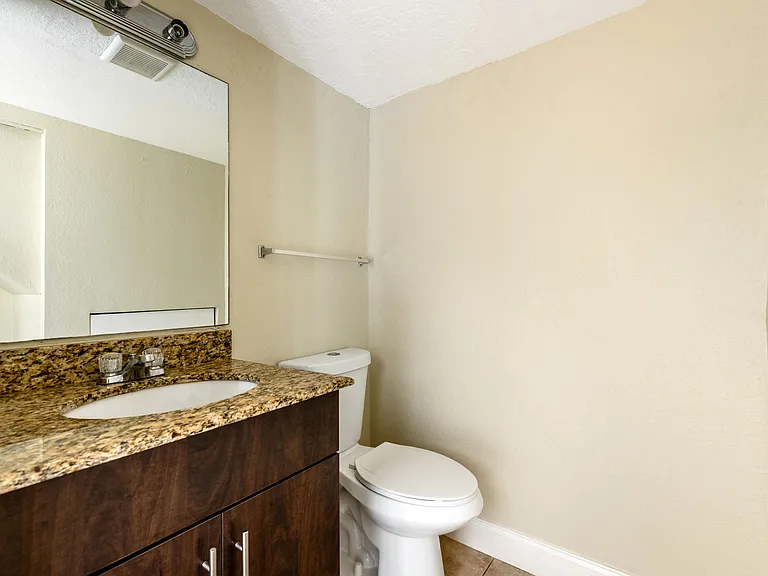 2471 Waterside Dr — Photo 12