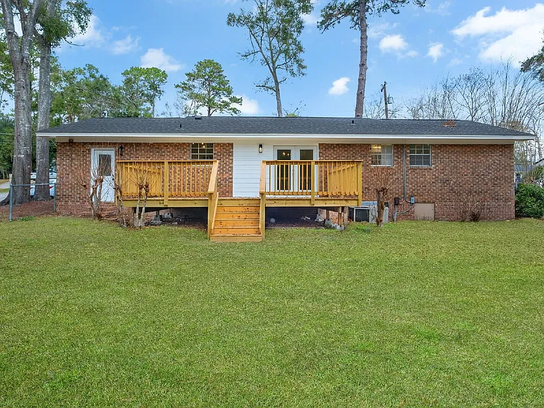 1369 Nancy Dr — Photo 32