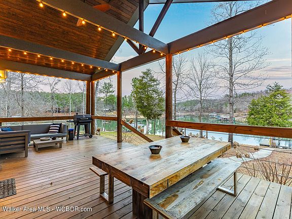 Image 4: Covered Deck