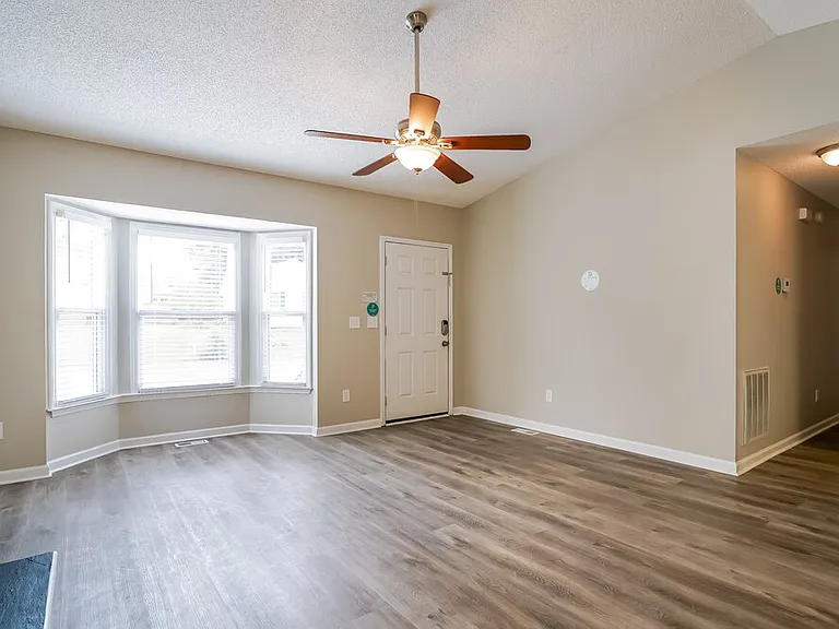 1109 Ujamaa Dr — Photo 3