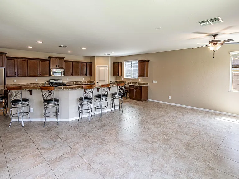 18445 W Saguaro Ln — Photo 14