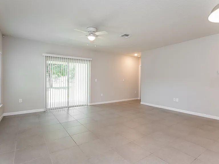 1013 Coatbridge Dr — Photo 6