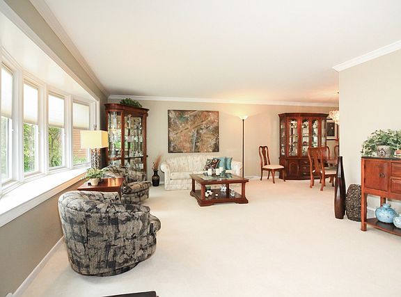 4th image of 411 E Ivy Ln