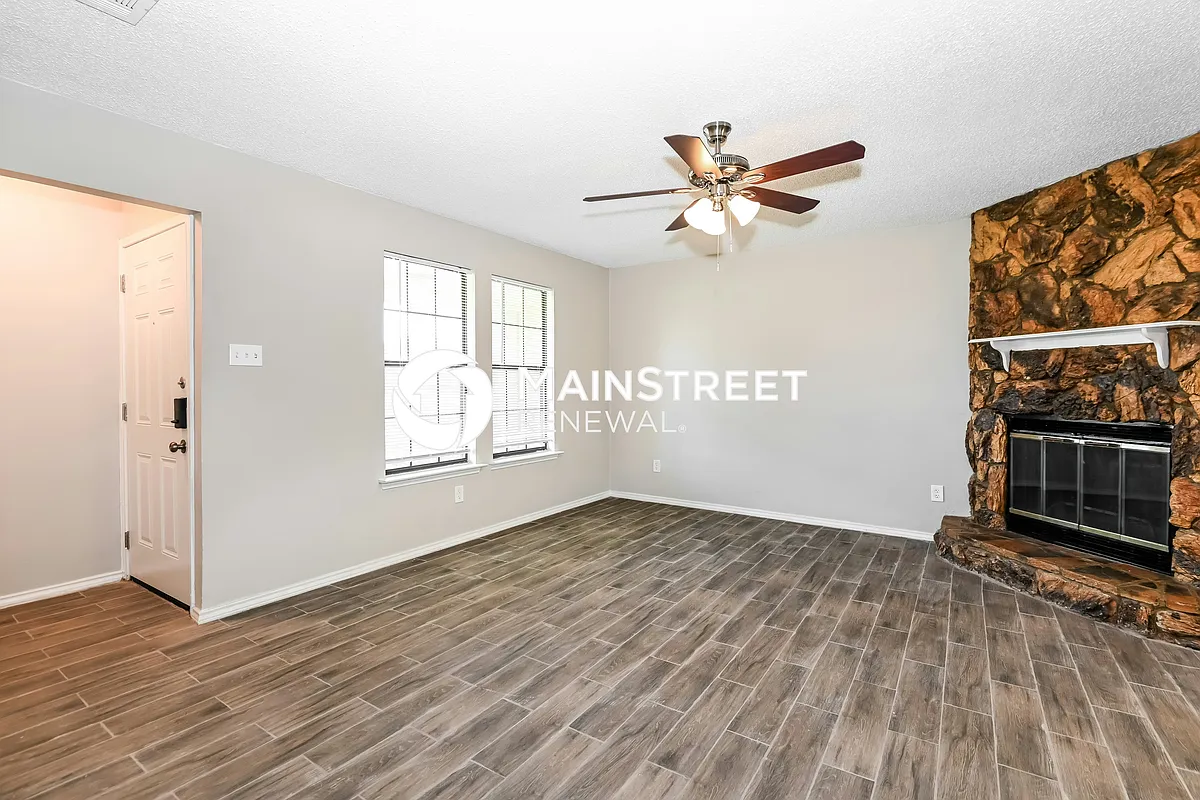 Living Room - 1028 Eastridge Cir