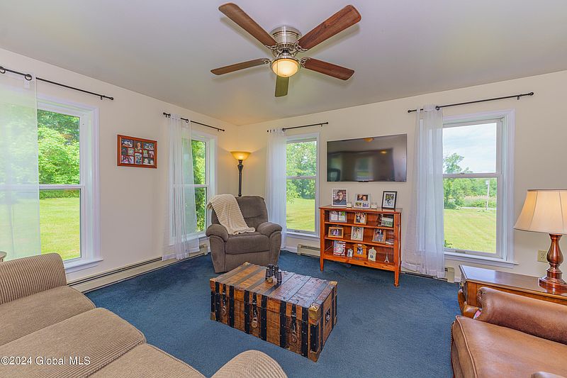 4th image of 570 Knickerbocker Road