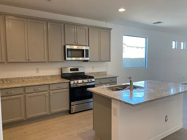 3637 S 57th Ln — Photo 4