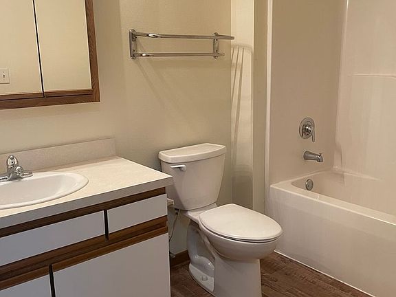 5th image of 305 27th Ave NW APT 1