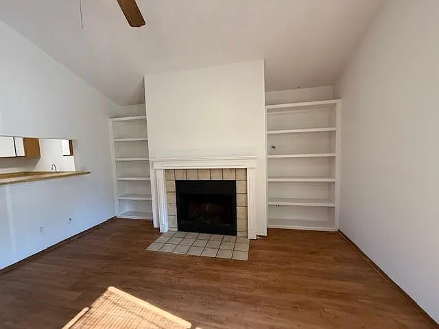 3000 Jadewood Ct #B — Photo 2