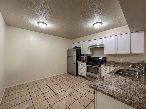 3rd image of 2512 W Hickory St APT 2
