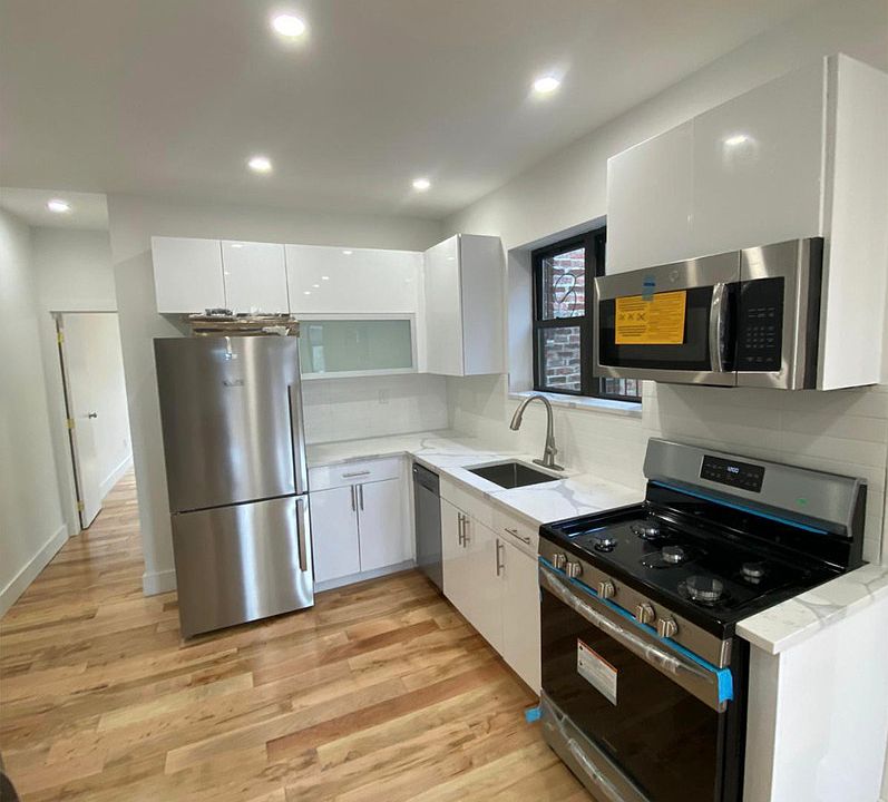 1st image of 502 Marion St Floor 2