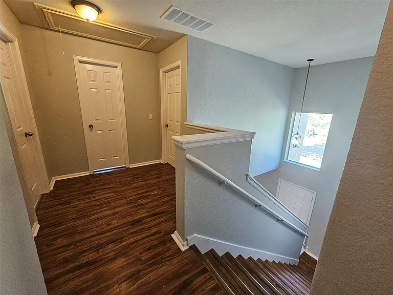 580 Hometown Pkwy — Photo 16