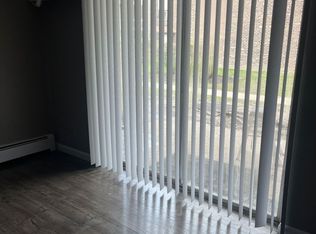 2260 W Nichols Rd #B, Arlington Heights, IL 60004