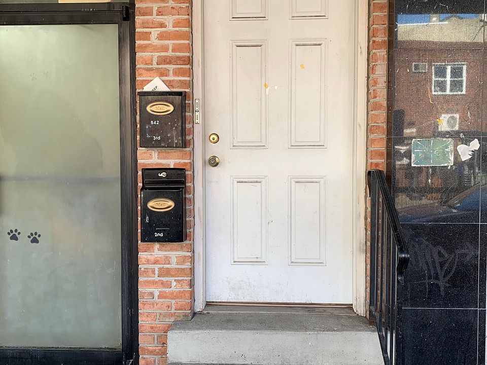 1st image of 842 Christian St Floor 3