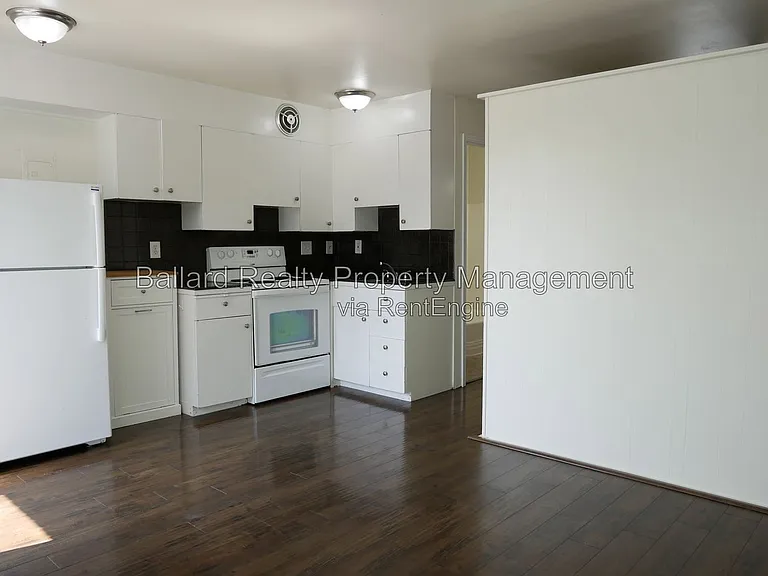 9030 Greenwood Ave N #106 — Photo 5