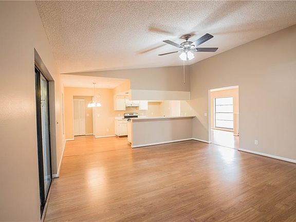 4th image of 904 Smith Bay Dr