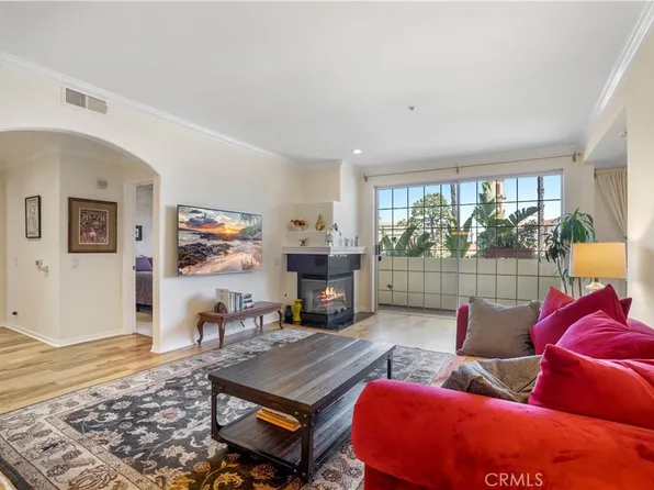 10824 Bloomfield St APT 202, North Hollywood, CA 91602