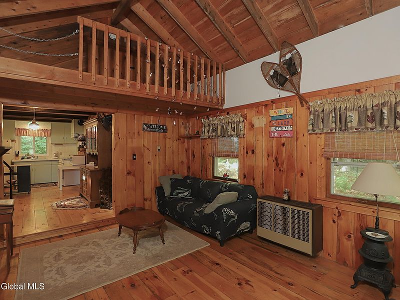 4th image of 208 N Stoner Lake Road