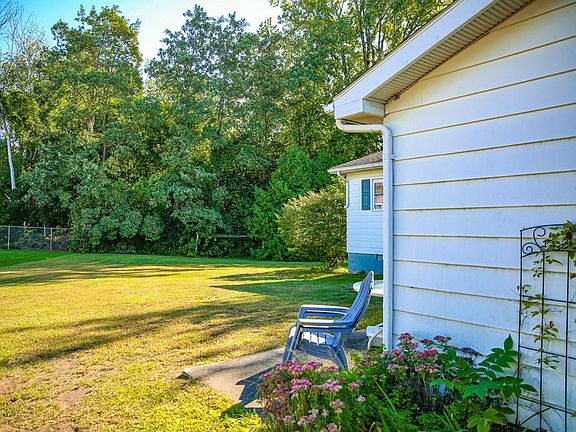 4th image of 5 Birchwood Dr