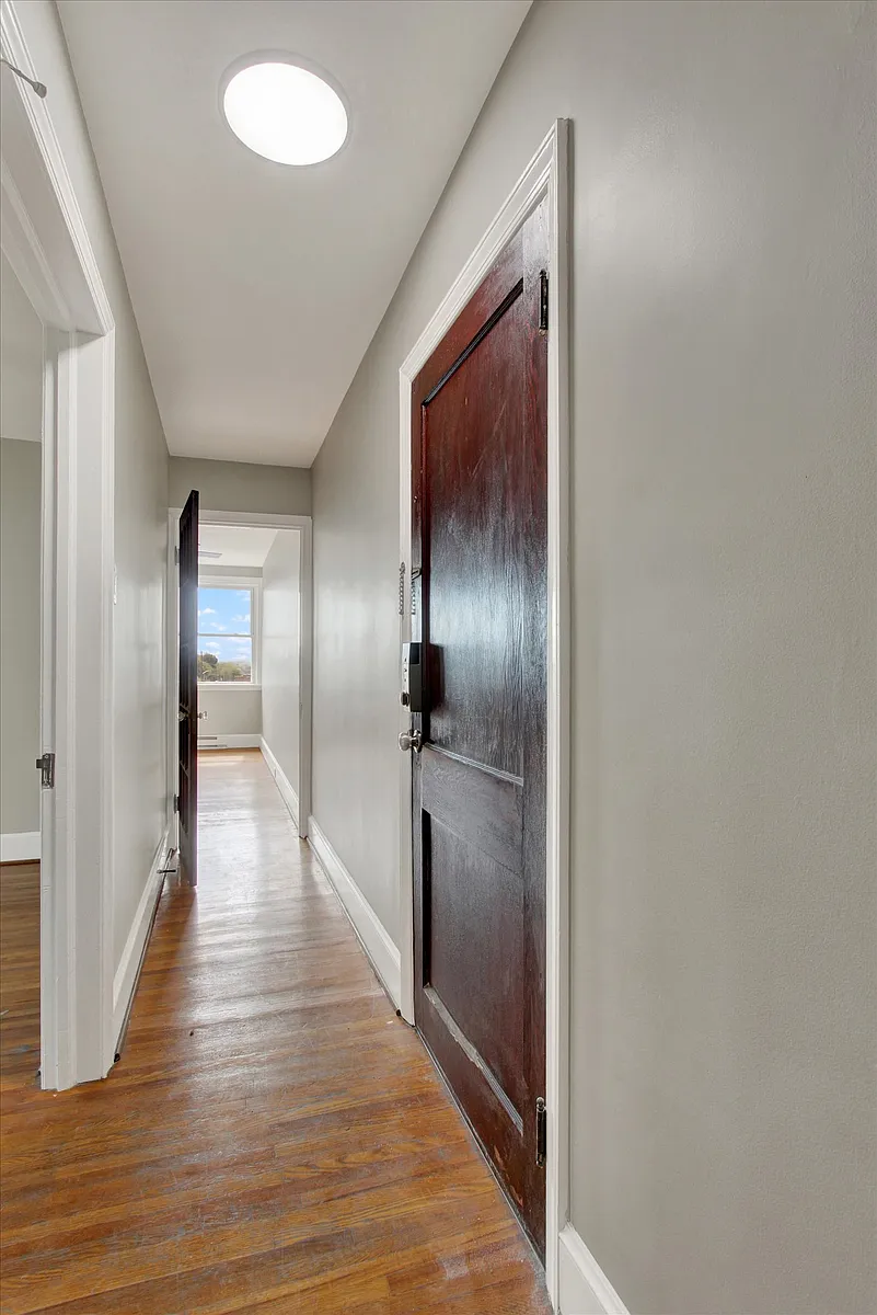 Building Photo - 715 Oak Hill Ave #3N