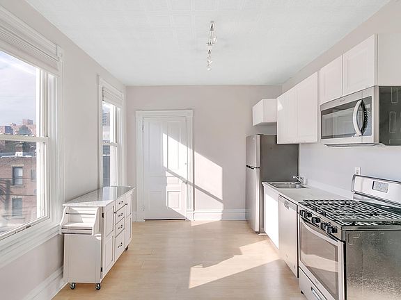 Kitchen (island cart on wheels for easy reconfiguring)