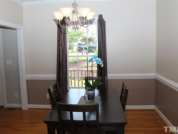 5th image of 129 Hickory Glen Ln
