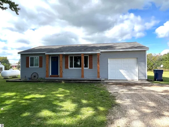3832 S Thirteen Mile Rd, Merritt, MI 49667