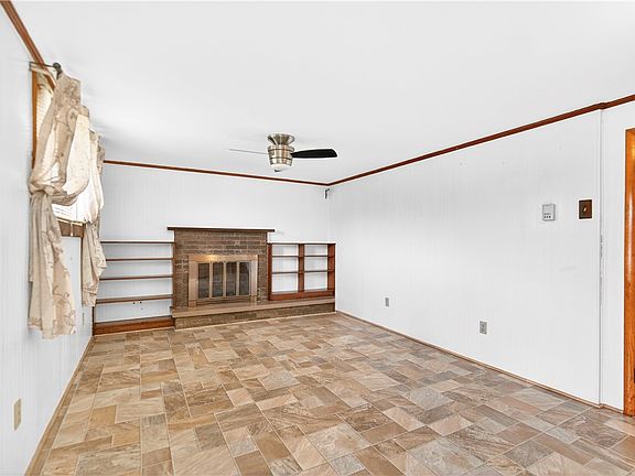 3rd image of 434 Elmhurst Dr