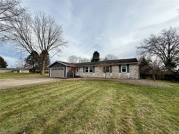 3rd image of 5648 Vantage Hill Ave NW