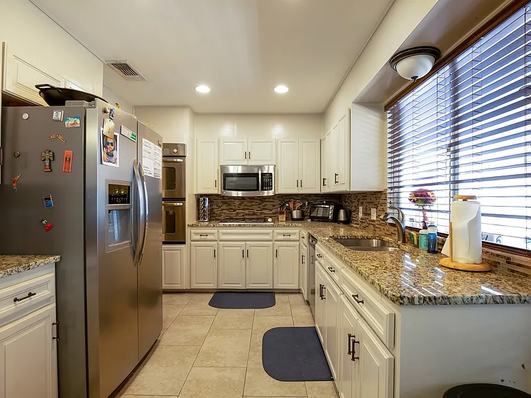 8801 Dawnridge Cir — Photo 7