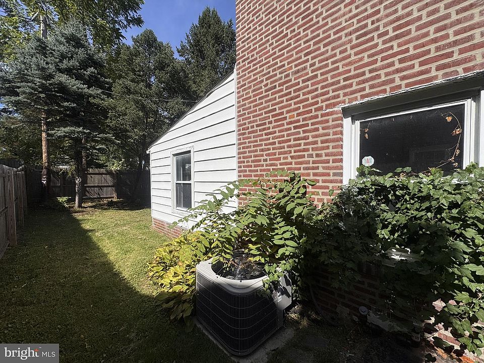 13th image of 151 Bryn Mawr Ave