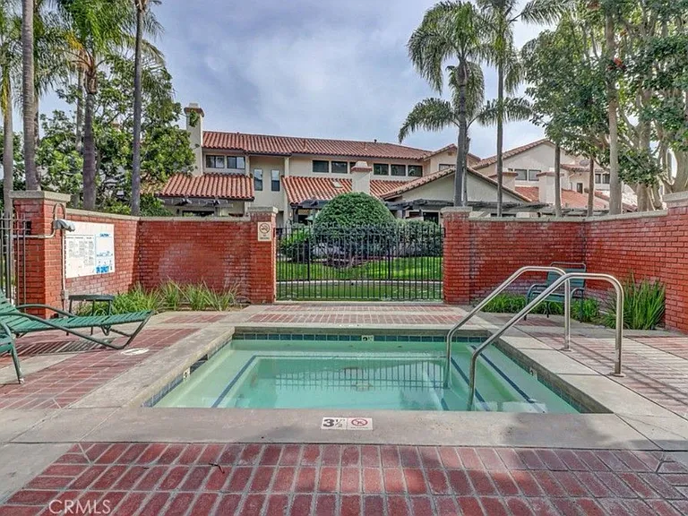 Laguna Ct — Photo 24