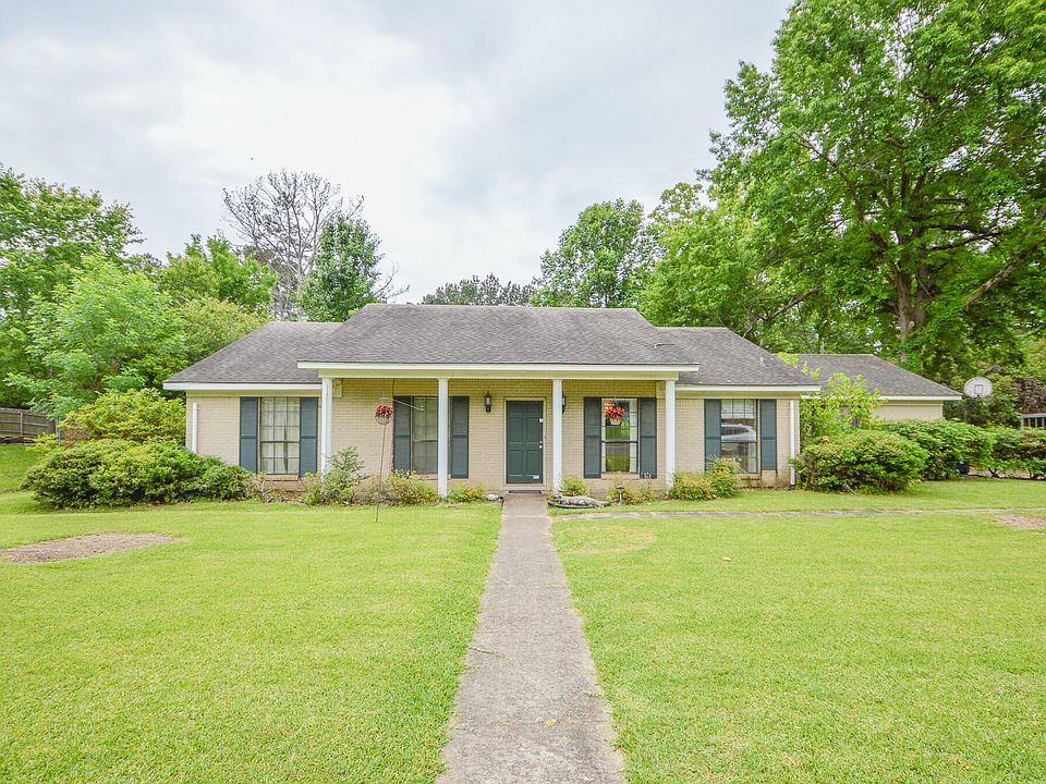 1st image of 105 Pinewood Dr