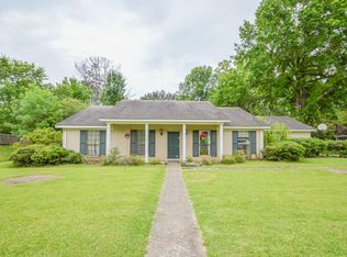 105 Pinewood Dr, Starkville, MS 39759