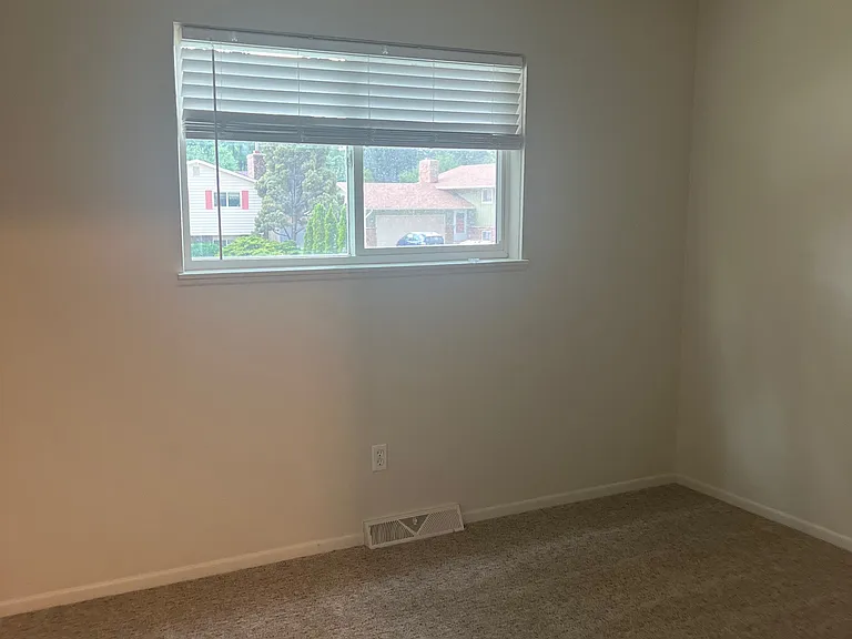 1618 Windsor Ct — Photo 13