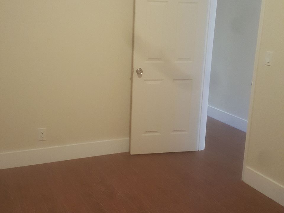 2nd image of 906 Gerard Ave #2