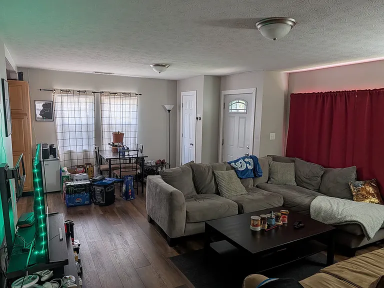 727 Drake St — Photo 6