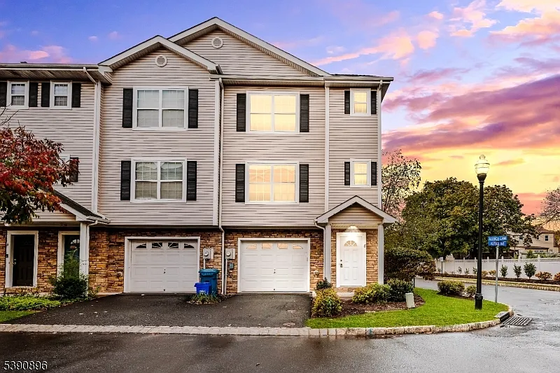 3 bed, 2.5 bath, $3,150 — Photo 2