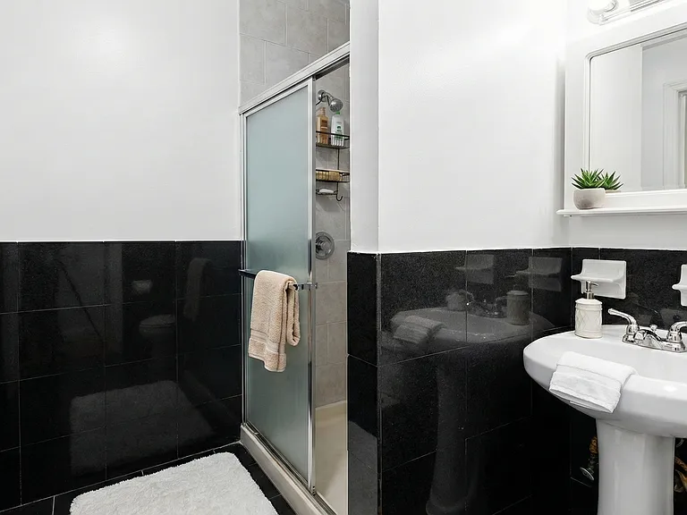 216 E 105th St #7 — Photo 3