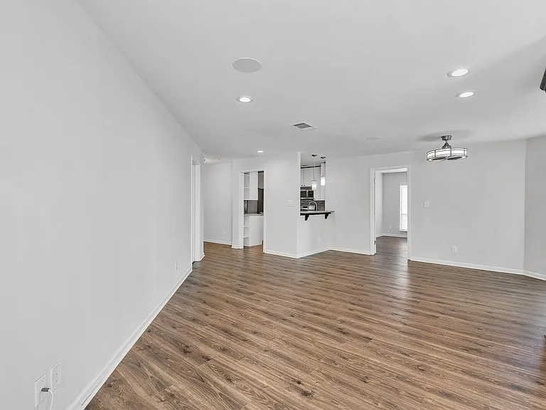209 14th St NE #201 — Photo 10