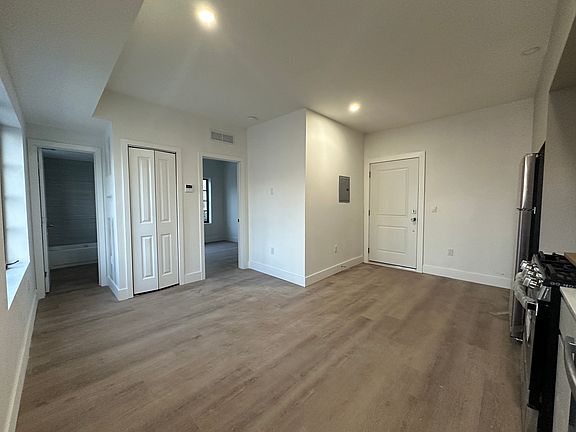 4th image of 1619 Jefferson Ave #9-1