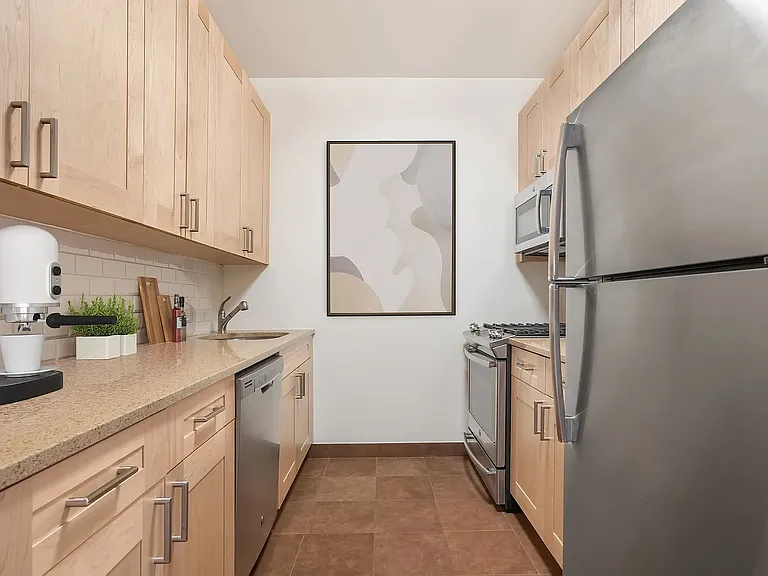 21 West St #14F — Photo 3