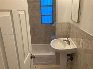 1043 NW 35th St #1, Miami, FL 33127