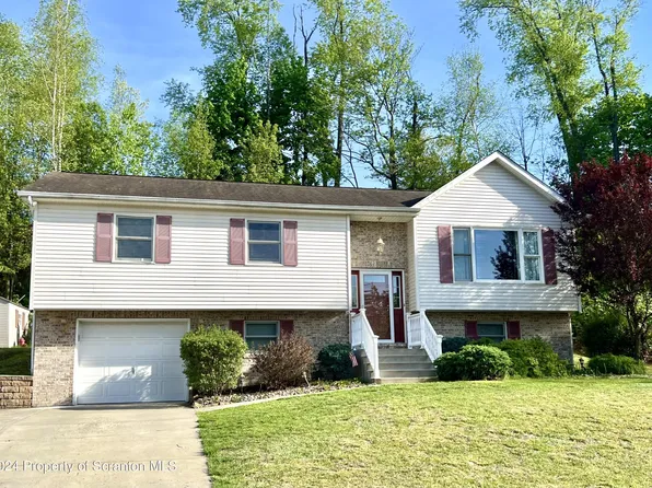 106 Northpoint Dr, Olyphant, PA 18447