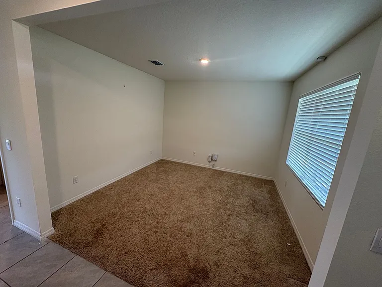 1558 Tali Ln — Photo 3