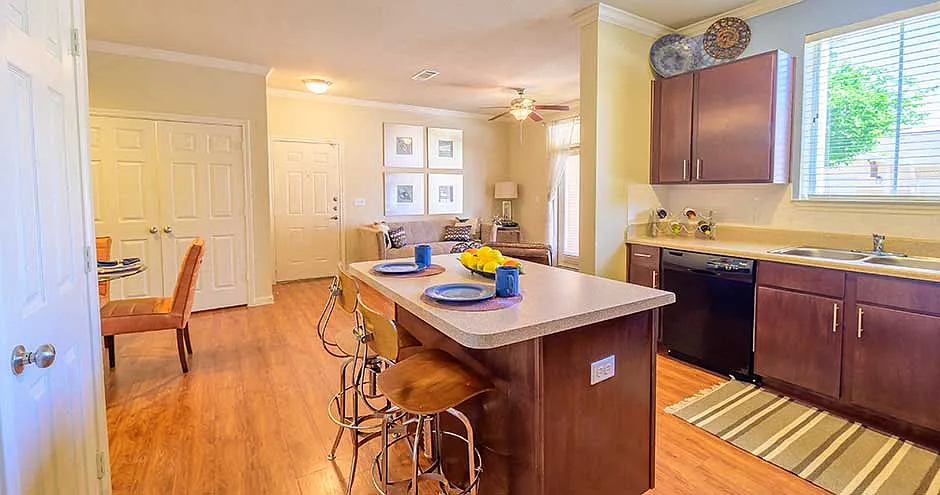 Parkway Grande Apartment Homes