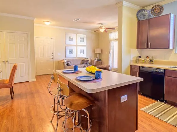 Parkway Grande Apartment Homes