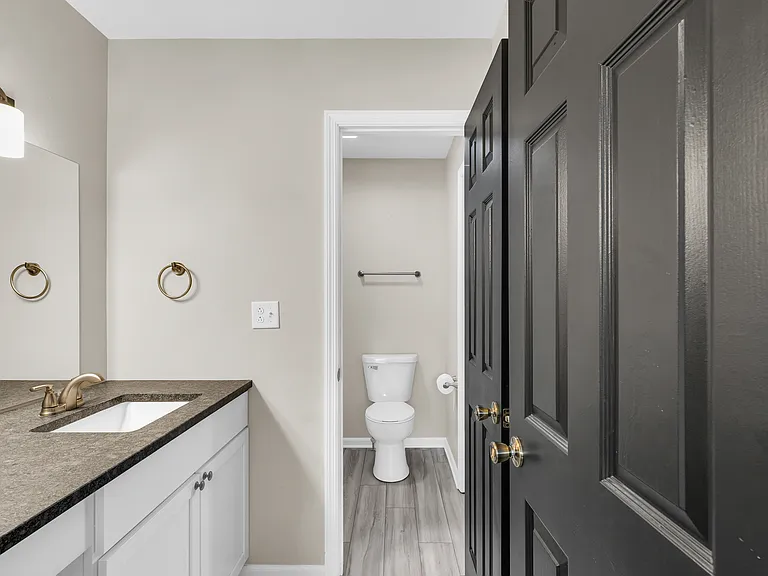 1604B Lyndhurst Dr — Photo 12